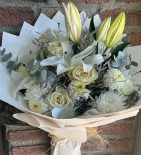 karasu çiçekçilik buket beyaz zambaklar